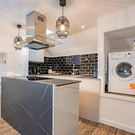 Ideal Uxbridge Hub, 3 Bed Flat Next To The Station Exterior photo