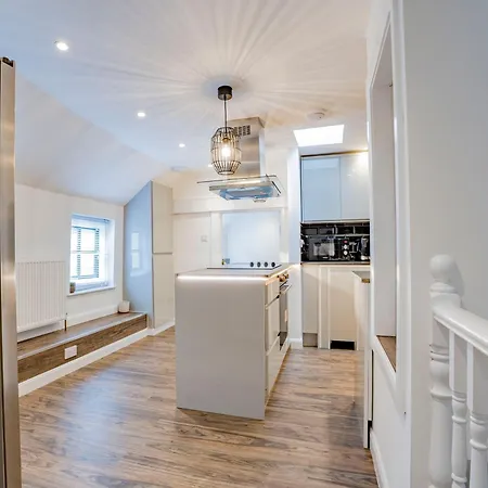 Ideal Uxbridge Hub, 3 Bed Flat Next To The Station Exterior photo