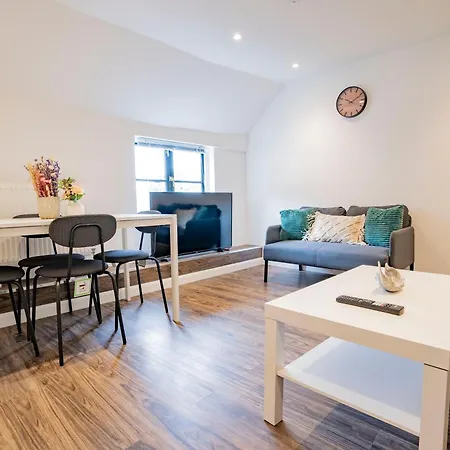 Ideal Uxbridge Hub, 3 Bed Flat Next To The Station Exterior photo