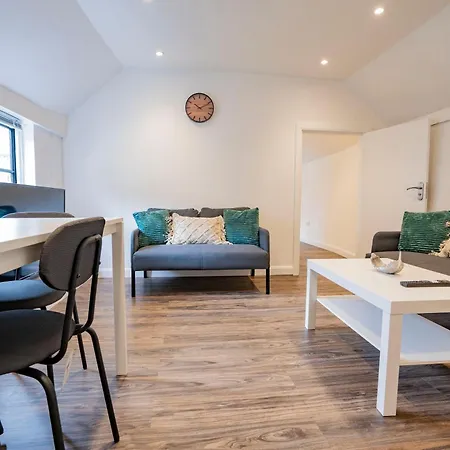 Ideal Uxbridge Hub, 3 Bed Flat Next To The Station Exterior photo