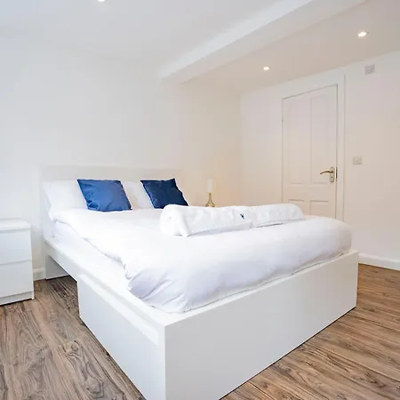 Ideal Uxbridge Hub, 3 Bed Flat Next To The Station Exterior photo