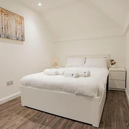 Ideal Uxbridge Hub, 3 Bed Flat Next To The Station Exterior photo